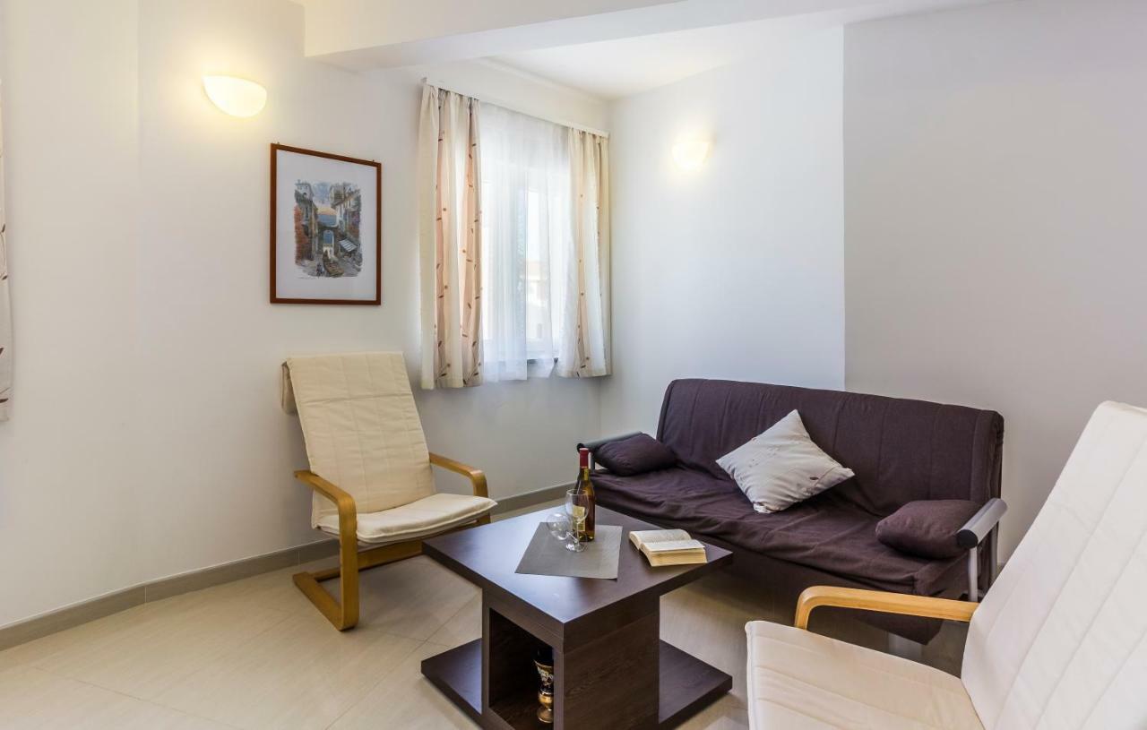 Kp Apartman *