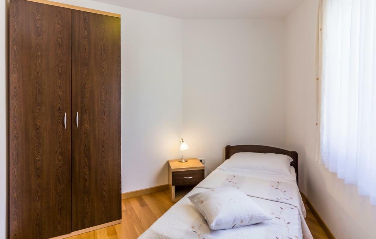 Kp Apartman *