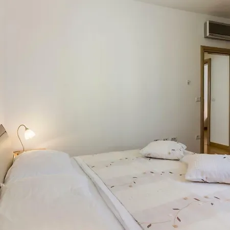 Apartman Kp Medulin Exterior foto